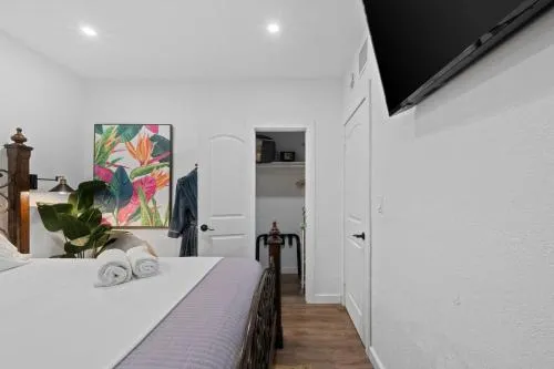 Stunning Little Havana Close to Airport, Calle Ocho, Brickell, Cruises,Wynwood and the Beaches - Free Parking photo 68