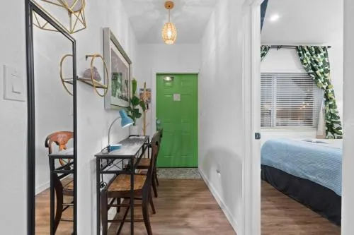 Stunning Little Havana Close to Airport, Calle Ocho, Brickell, Cruises,Wynwood and the Beaches - Free Parking photo 59