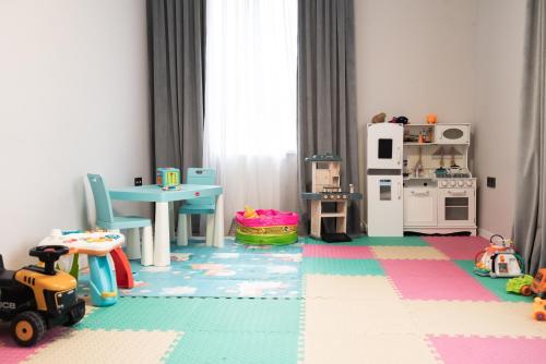 a play room with a toy kitchen and a refrigerator at RIVER SIDE in Polyana
