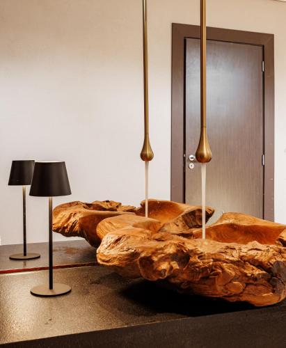 a bedroom with a bed made out of a log at Pousada Yamandu - Piscinas Aquecidas in Juquei