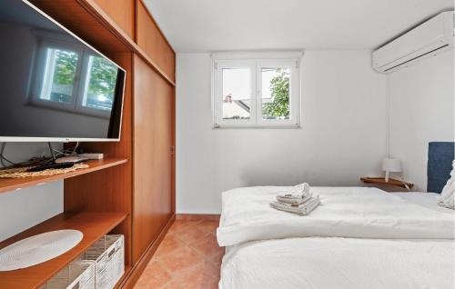 2 Bedroom Nice Apartment In Rogoznica