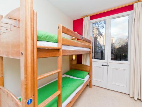 Postel nebo postele na pokoji v ubytování YHA London Earl's Court