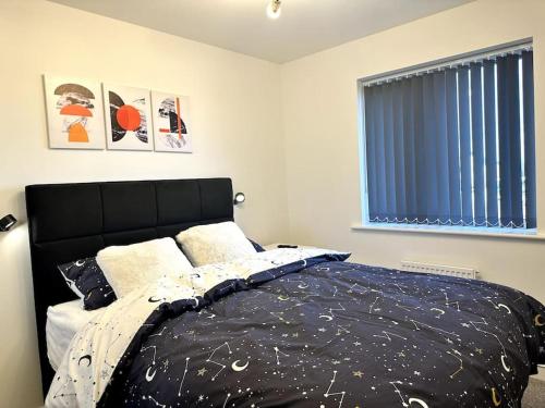 Katil atau katil-katil dalam bilik di 1 Cozy Double Room with Shared Space