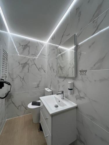 Central Urban Suite by Zeussuites