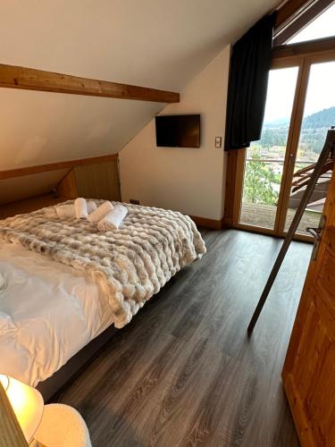 Postel nebo postele na pokoji v ubytování Chalet Villa Piscine vue panoramique sur Gérardmer et le Hohneck