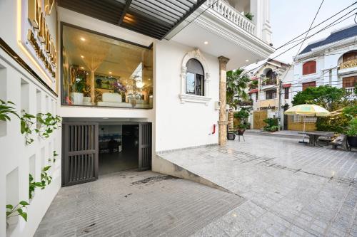 an empty street with a building with a store at Ly Ly Hotel 2 Binh Tan District in Ho Chi Minh City