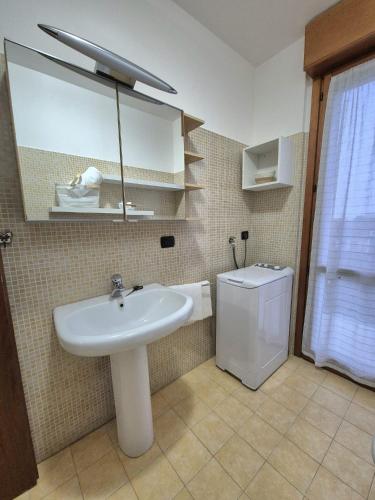 a bathroom with a sink and a toilet at La Meridiana 12 in Trecate