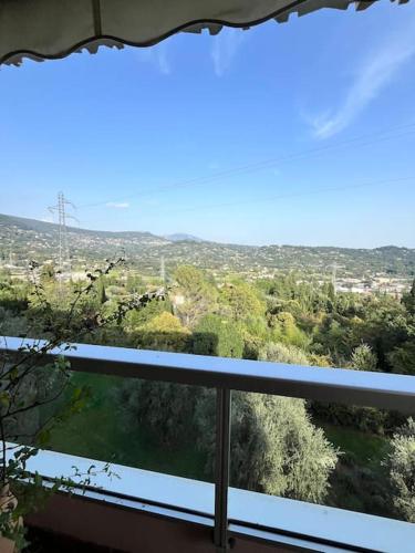 Photo de la galerie de l'établissement Superbe Appartement, proche de Cannes, à Grasse