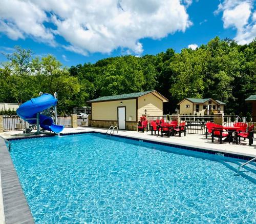 Bazén v ubytování Dudley Creek RV Resort nebo v jeho okolí