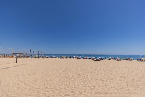 Φωτογραφία από το άλμπουμ του Beach facing apartment by Innkeeper σε Armação de Pêra