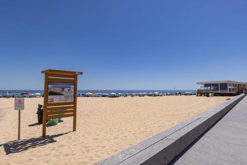 Φωτογραφία από το άλμπουμ του Beach facing apartment by Innkeeper σε Armação de Pêra