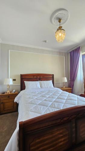 a bedroom with a large bed and two night stands at Hotel Boutique Domus Mare in Viña del Mar