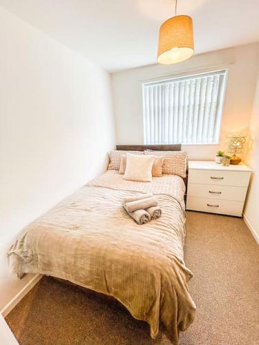 a bedroom with a bed and a window at 3 Double Bedrooms, Lancashire Townhouse, Free Parking in Upholland