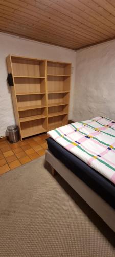 Postel nebo postele na pokoji v ubytování Big and cozy room in the middle of trondheim