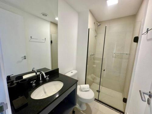 a bathroom with a toilet and a sink and a shower at 512 - Rentaqui Studio no Brooklin Sofisticação in Sao Paulo