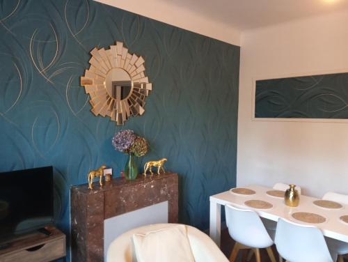 a dining room with a table and a mirror at Appartement 2 hyper centre Lorient in Lorient
