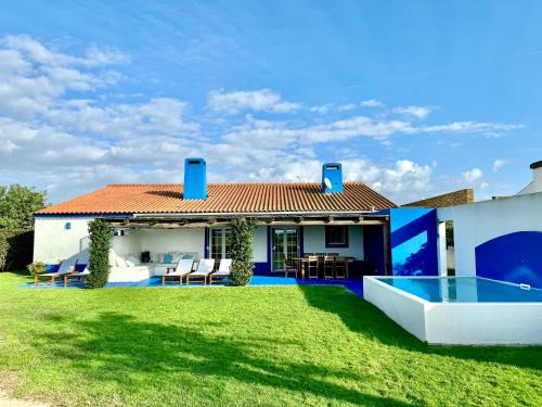 a house with a yard with a swimming pool at Comporta - Wood & Blue in Comporta