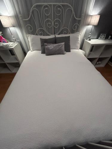 Cama o camas de una habitación en Woodland View Redditch