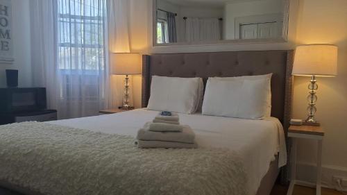 a bedroom with a bed with towels on it at Sunshine Room by harbor downtown beach I-95&Train in Stamford