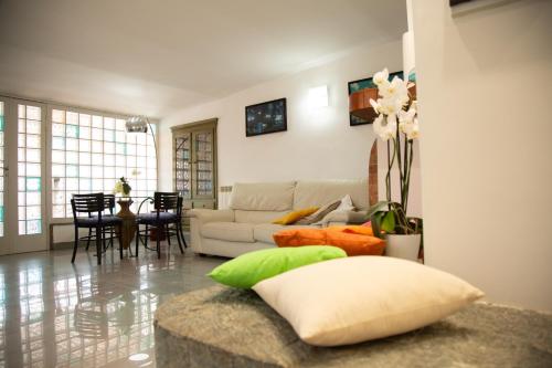 a living room with a couch and a table at Casa Petito - Casa Vacanze in Giugliano in Campania