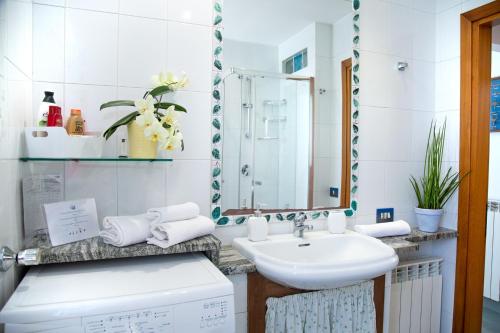 a bathroom with a sink and a toilet at Casa Petito - Casa Vacanze in Giugliano in Campania