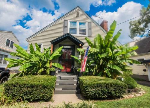 a house with a flag in front of it at Schillhaus Lvl 3 in Louisville