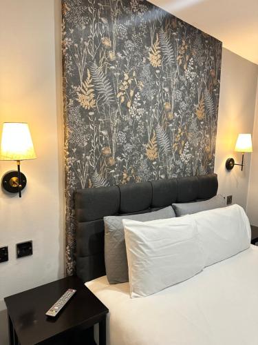 Una cama o camas en una habitación de Pasha Hotel - 3* Boutique Hotel