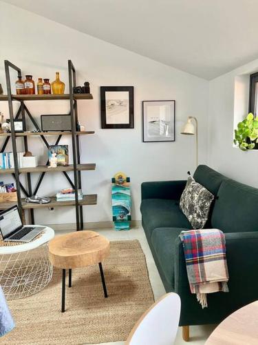 Appartment with pool, beach and ocean 5 min by walk, city center, shopping and market