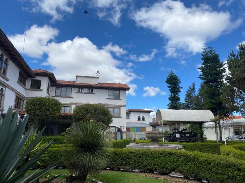 El edificio en el que está el hotel