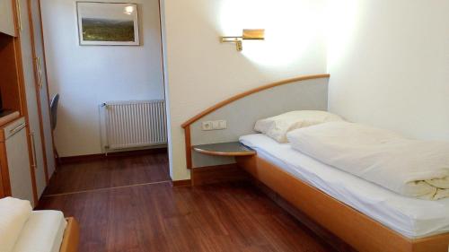 Postel nebo postele na pokoji v ubytování Landgasthaus waldhorn