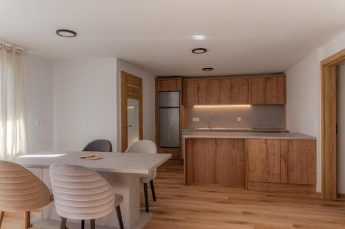 a kitchen and dining room with a table and chairs at Hiša S'TJE Ljubljana Airport in Cerklje na Gorenjskem