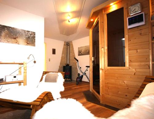 Μια τηλεόραση ή/και κέντρο ψυχαγωγίας στο Ferienhaus Dahoam - Exklusivität mit Privatsphäre