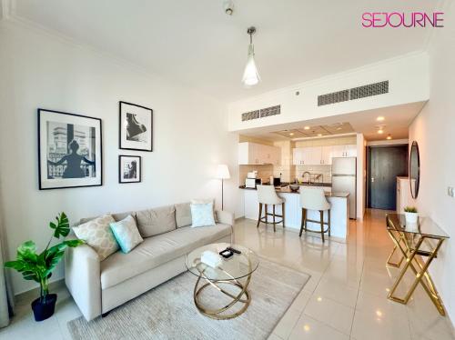 Posezení v ubytování BCL12 - Stunning 1BR with Full Marina view in Bay Central Tower