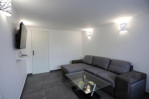Coin salon dans l'établissement T2 cosy entre calme et proximité