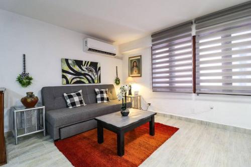 a living room with a couch and a table at Departamento cerca a la Playa in Puerto Vallarta