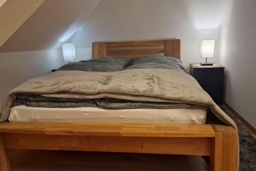 Postel nebo postele na pokoji v ubytování Gemütliche 2 Raum Wohnung