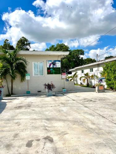 Stunning Little Havana Close to Airport, Calle Ocho, Brickell, Cruises,Wynwood and the Beaches - Free Parking photo 86