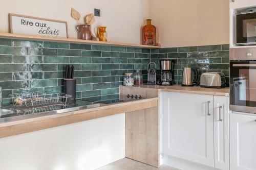 Dapur atau dapur kecil di 3 ch, 2 salle de bain, 20 min Beauval et Chambord