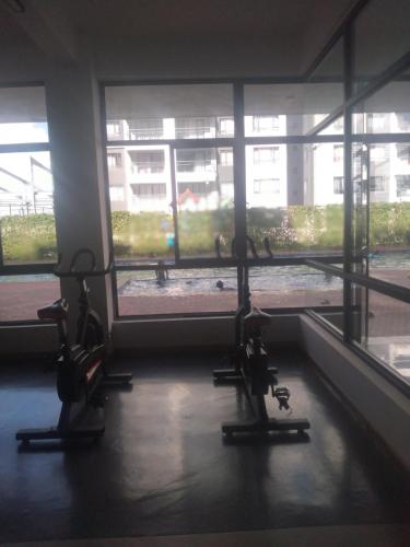 Fitness centrum a/nebo fitness zařízení v ubytování Indesign makumbi Apartment