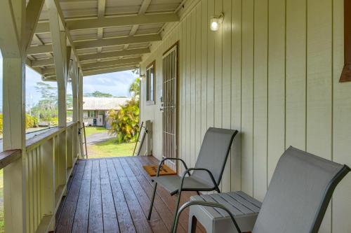 Μπαλκόνι ή βεράντα στο 4 Mi to Beach Keaau Retreat with Relaxing Porch!