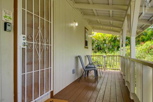 Μπαλκόνι ή βεράντα στο 4 Mi to Beach Keaau Retreat with Relaxing Porch!