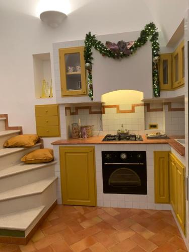 Una cocina o cocineta en Dimora Violetta