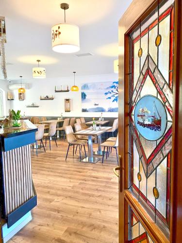 a dining room with a stained glass door at Hotel Wesselényi in Győr