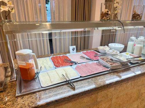 Makanan di atau berdekatan hotel