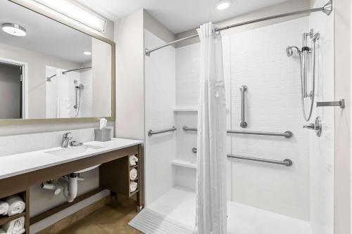 a bathroom with a shower and a sink at Best Western Plus Bolivar Hotel & Suites in Bolivar