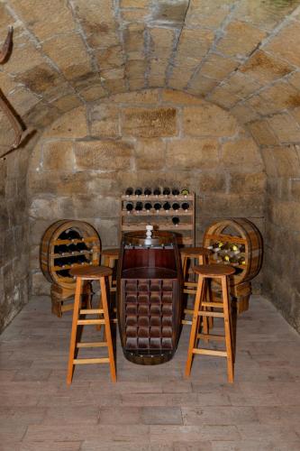 a room with two stools and a wine cellar at Medová chaloupka Jetřichovice České Švýcarsko in Jetřichovice