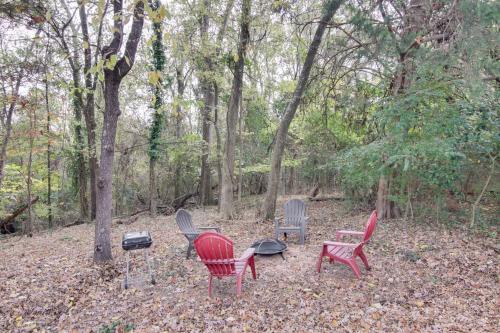 Zahrada ubytování Near Lake Wylie - Updated Cottage with Yard!