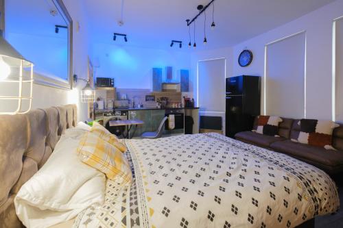 a bedroom with a bed and a couch at Renovated Studio - Free Parking - Great Location in Leeds
