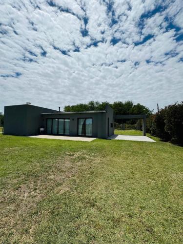 a house with a large yard in front of it at Casa Quinta en Suipacha in Suipacha