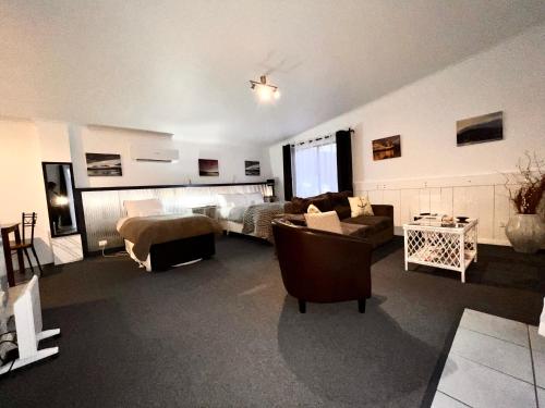 Smugglers Rest Apartments Doverにあるシーティングエリア